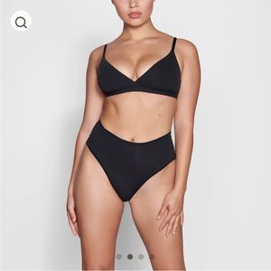 Skims FITS EVERYBODY CROSSOVER BRALETTE Black M